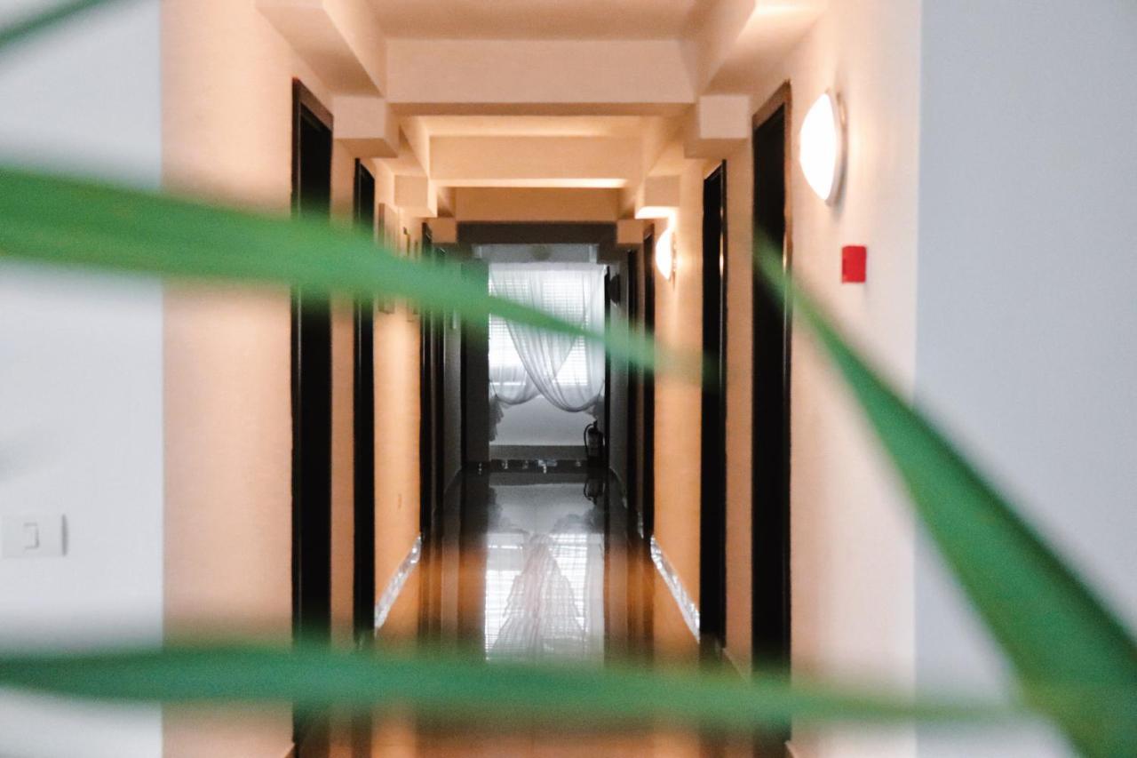 Hotel Victory Mamaia Extérieur photo