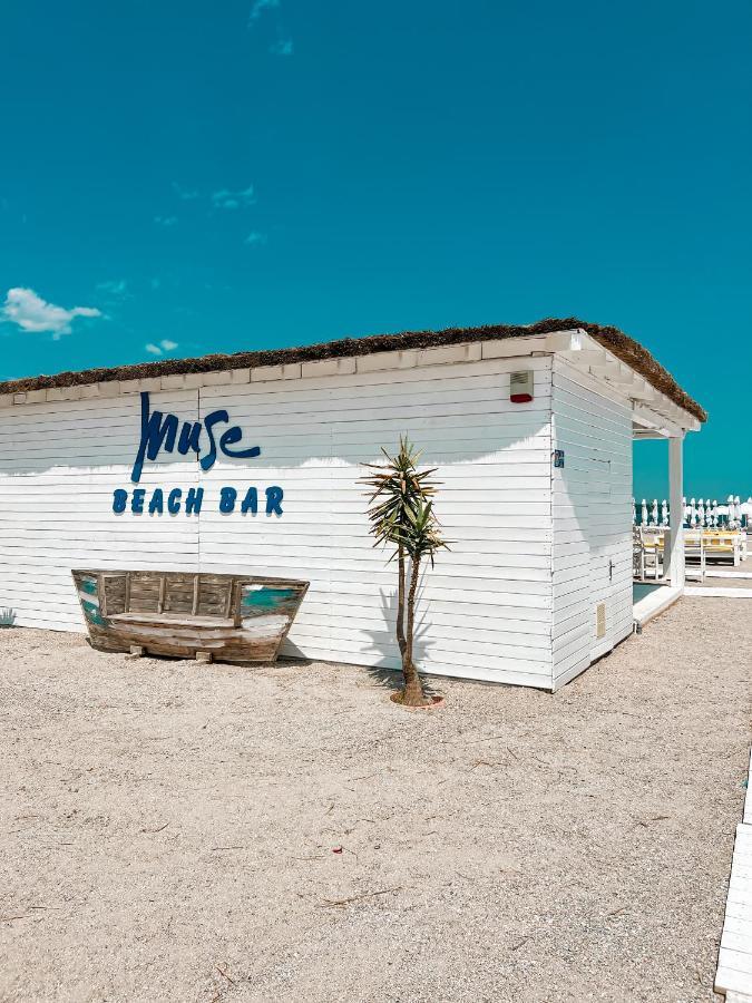 Hotel Victory Mamaia Extérieur photo