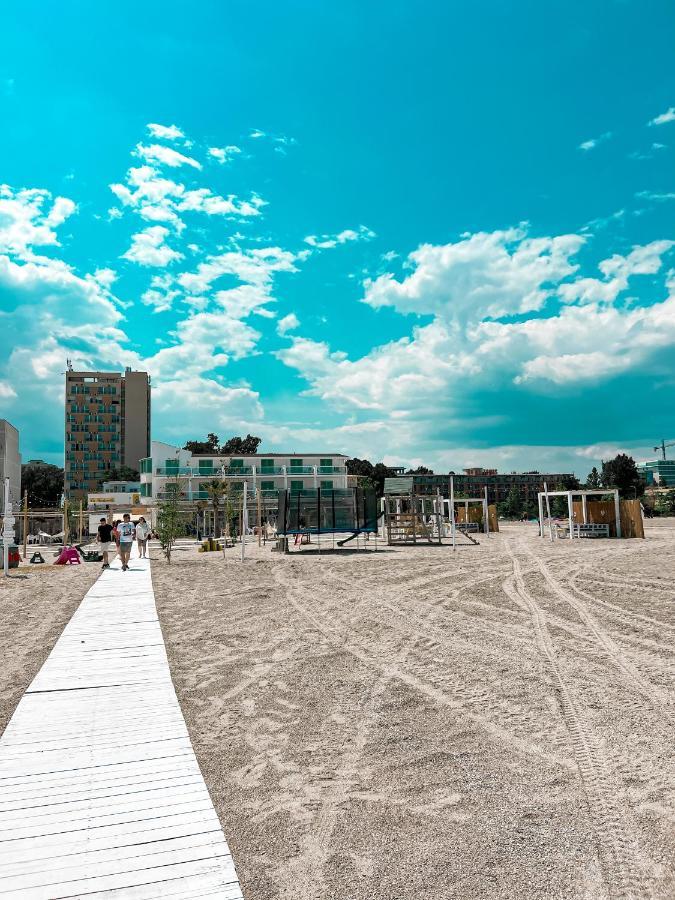 Hotel Victory Mamaia Extérieur photo